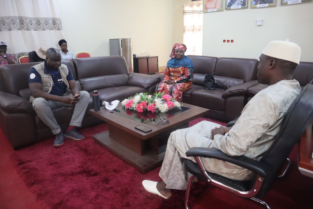 #MinisterialTour
Hon. Minister Rohey John-Manjang and her delegation had a productive meeting with Governor Seedy Lamin Bah of LRR. The focus of the meeting was to brief him about our ongoing visits to ministry intervention sites in LRR.