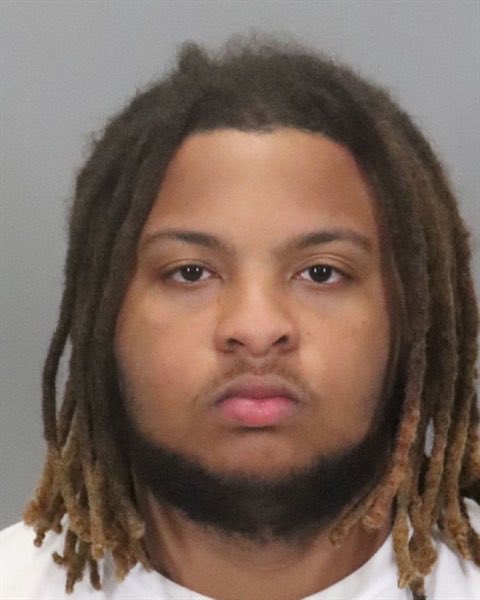 Trevionne Levar Williams,19,& 17yo boy held for robbing @USPS carrier as she delivered mail in Belmont & for robbing carrier in his 60s minutes later in Palo Alto,per @PaloAltoPolice @belmontcapolice. Suspects had fake guns, stole keys & were nabbed after crashing stolen Infiniti