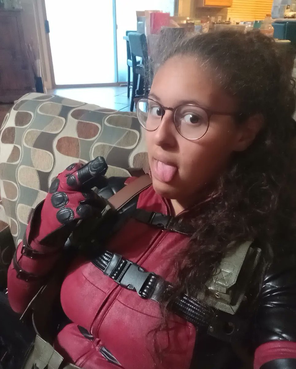 Visualdeer707's tweet photo. Soooo.... I maaay have gotten excited about the Deadpool and Wolverine movie and gotten a new fit 

#Deadpool #ladydeadpool #ladypool  #Cosplay https://t.co/4TvFOhGtj5