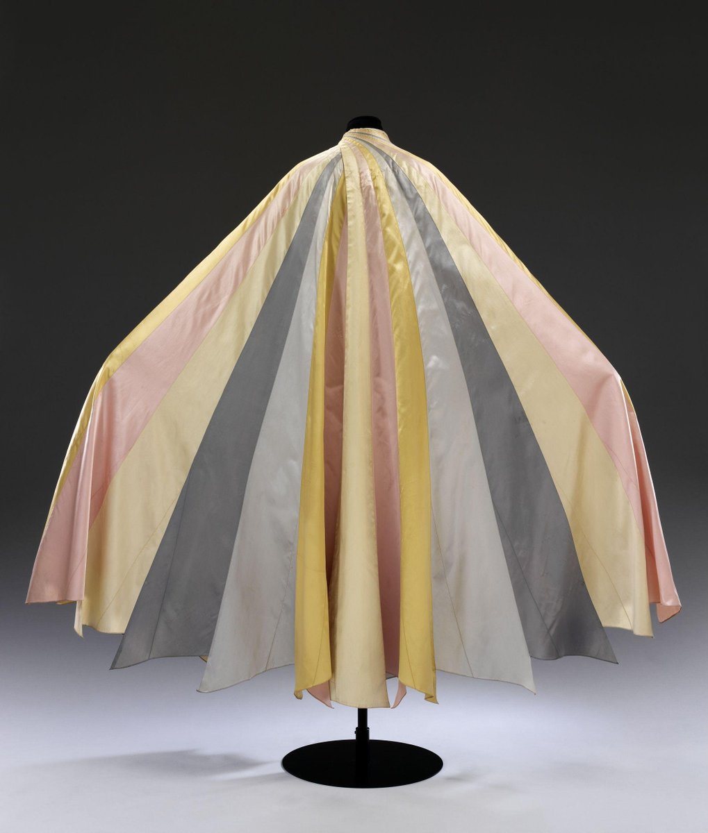 America
Charles James (1906-1978)

Dramatic Cape, 1936.

'...James used leftover millinery silk made by the manufacturer  Colcombet to make this cape. Based in Saint-Etienne, near Lyon in  France, Colcombet produced high quality millinery ribbon.'

©️ <a href="/V_and_A/">V&A</a> 
#FashionHistory