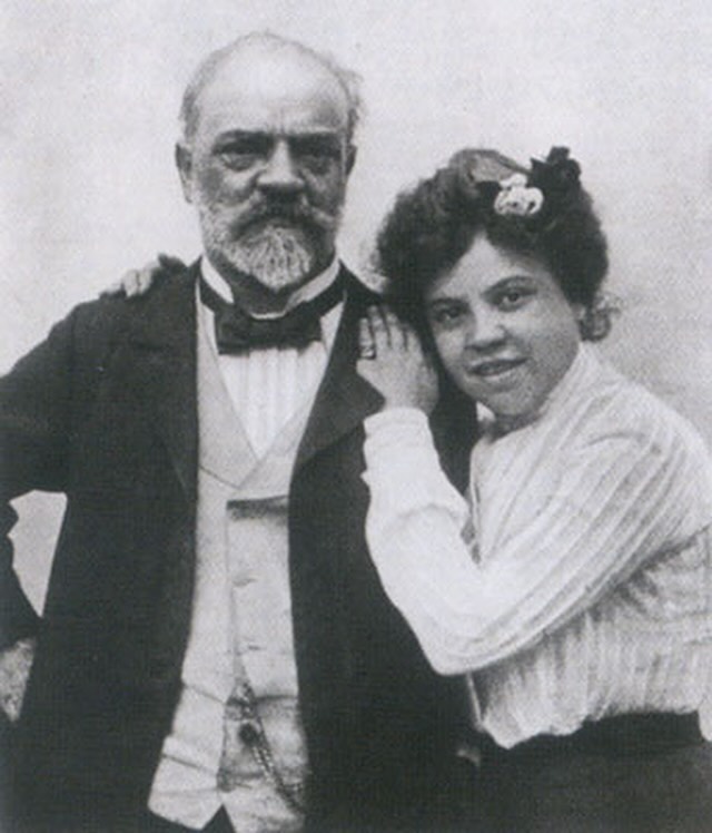 #Repost @geronimusleakey 
——
DVORAK with his daughter , Magdalena

#dvorak #antonindvorak #composer #genius #pianist #piano #violinist #violin #symphony #chambermusic #stringquartet #pianoconcerto #violinconcerto #celloconcerto #cello #pianomusic #opera #choralmusic #song