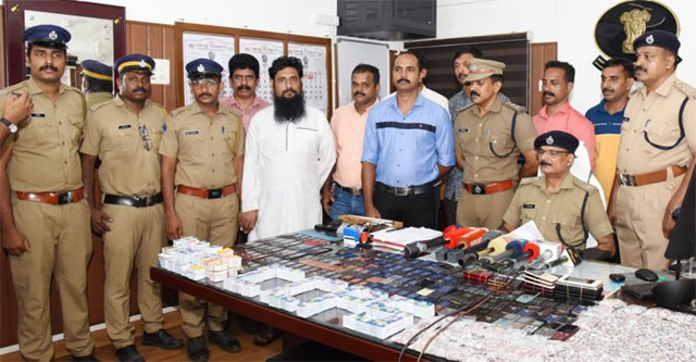 Kerala Police arrest Abdul Roshan, a supplier of SIM cards to cyber criminals, seize 40,000 cards.