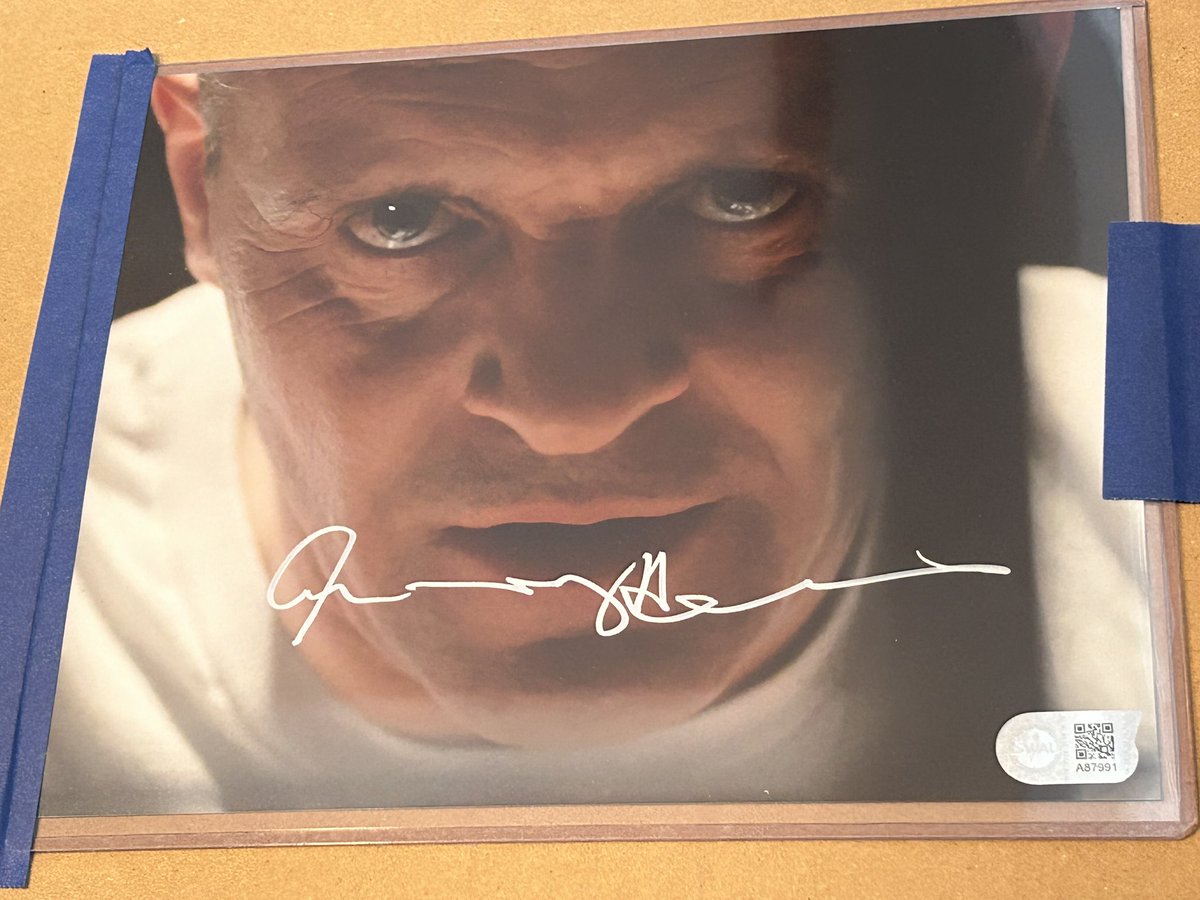 Love how my Hannibal Lector autograph from @swau_official came out!