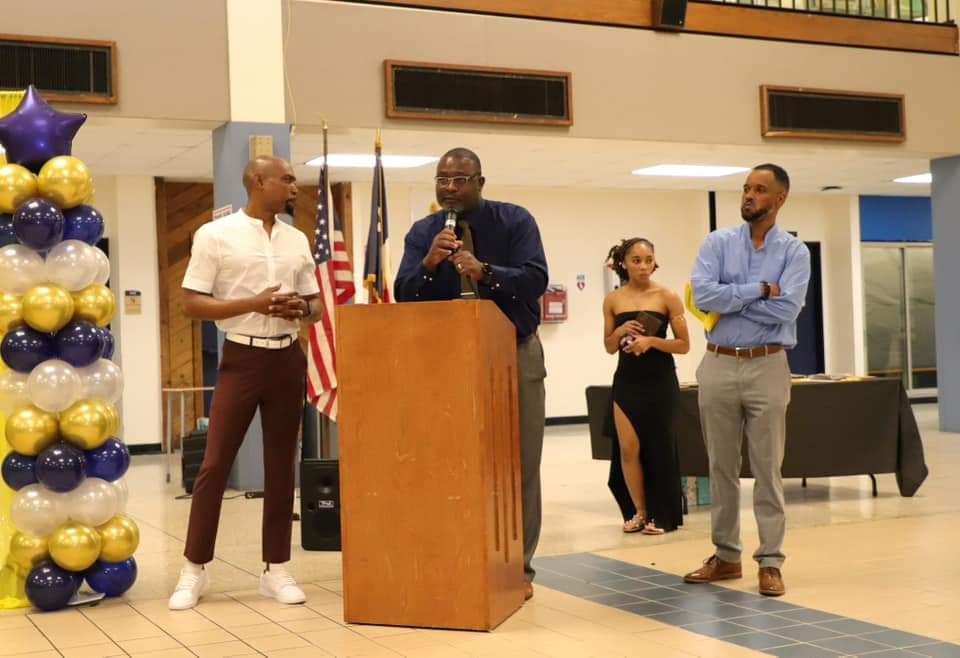 An unforgettable season celebrated with our basketball team at the sports banquet! 💙💙💛🏀 <a href="/LM_CoogFootball/">La Marque Cougar Football</a> <a href="/LM_LadyCoogs/">La Marque HS Girls Athletics</a> <a href="/THE_LMHS/">THE LMHS</a> <a href="/TexasCityISD/">Texas City ISD</a> <a href="/JamesAtGalvNews/">James LaCombe</a> <a href="/BCWilliams71/">Brandon C. Williams</a> <a href="/dubiousdubb/">Coach W. Brent Lartigue</a> <a href="/Extraeyesmedia/">Bobby Benjamin/Mr. Eyes</a> <a href="/hoopinsider/">Hoopinsider</a>