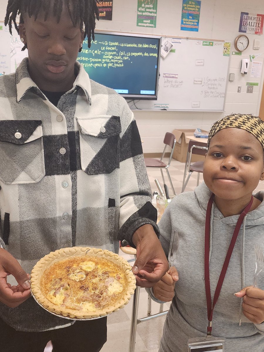 French 4 practice following a French recipe using lesson vocabulary and content. Groups made their first Quiche Lorraine! #experientiallearning
#cooperativegroups #application #demonstration #comprehensionchecks <a href="/APSCarverEC/">Carver Early College</a> <a href="/APSWorldLang/">APS World Languages</a>