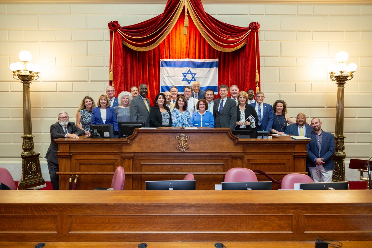 During this evening's House session, @MiaForRep introduced a resolution recognizing the 76th anniversary of Israel's establishment. As she noted to her colleagues, it is a resolution she introduces every year. Many of her fellow Reps who co-signed the resolution joined together…