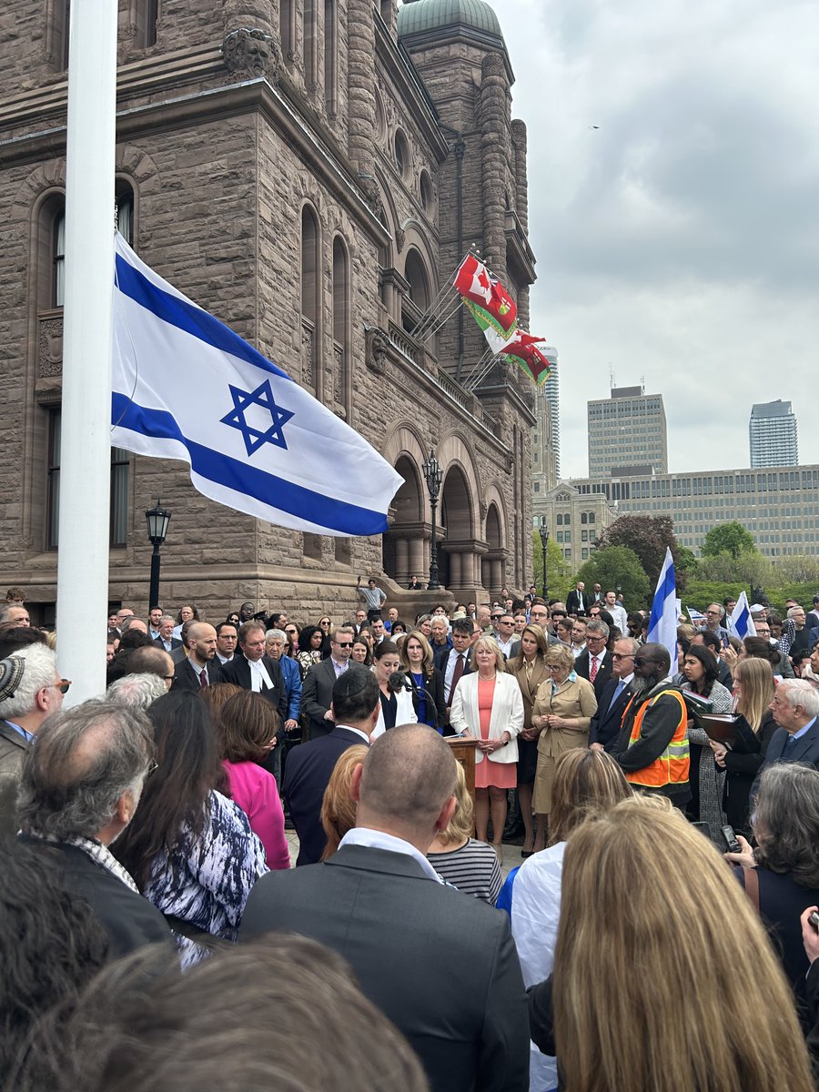 Earlier today, the flag of Israel was raised to celebrate #YomHaatzmaut at Queen's Park. On the 76th anniversary of Israel's independence, we reaffirm that we will never allow antisemitism and hate to flourish in our province. #neveragainisnow