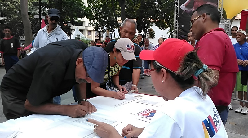 Trabajadores exigen que cesen sanciones de EE. UU. contra Venezuela en Caracas #15May vtv.gob.ve/trabajadores-e…