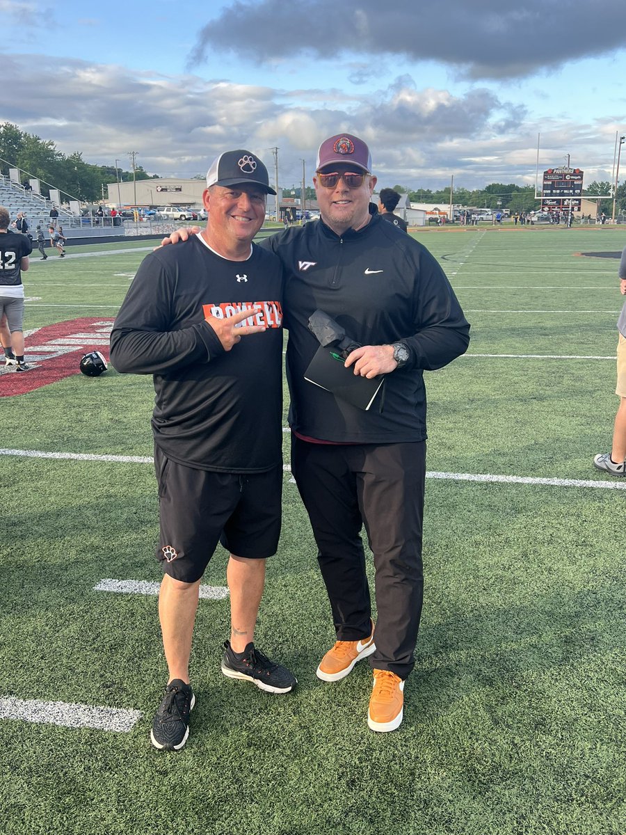 A ton of fun being at the @PowellHighFB vs @alcoafootball scrimmage tonight! Great to watch 2 elite #TEAMS compete. We are super excited to have a Hokie from each program playing for us. Appreciate both staffs for the hospitality 👏@ayden_greene11 & @BIG_LANCE79 🏈🦃🔥