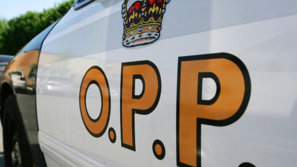 Yesterday morning #GrenvilleOPP attended a collision involving a school bus on County Rd 16, Wolford Twp. Driver swerved to go around a stopped bus with its lights flashing, hit the side view mirror of their car - no injuries - charged with failing to stop for a school bus. ^dh