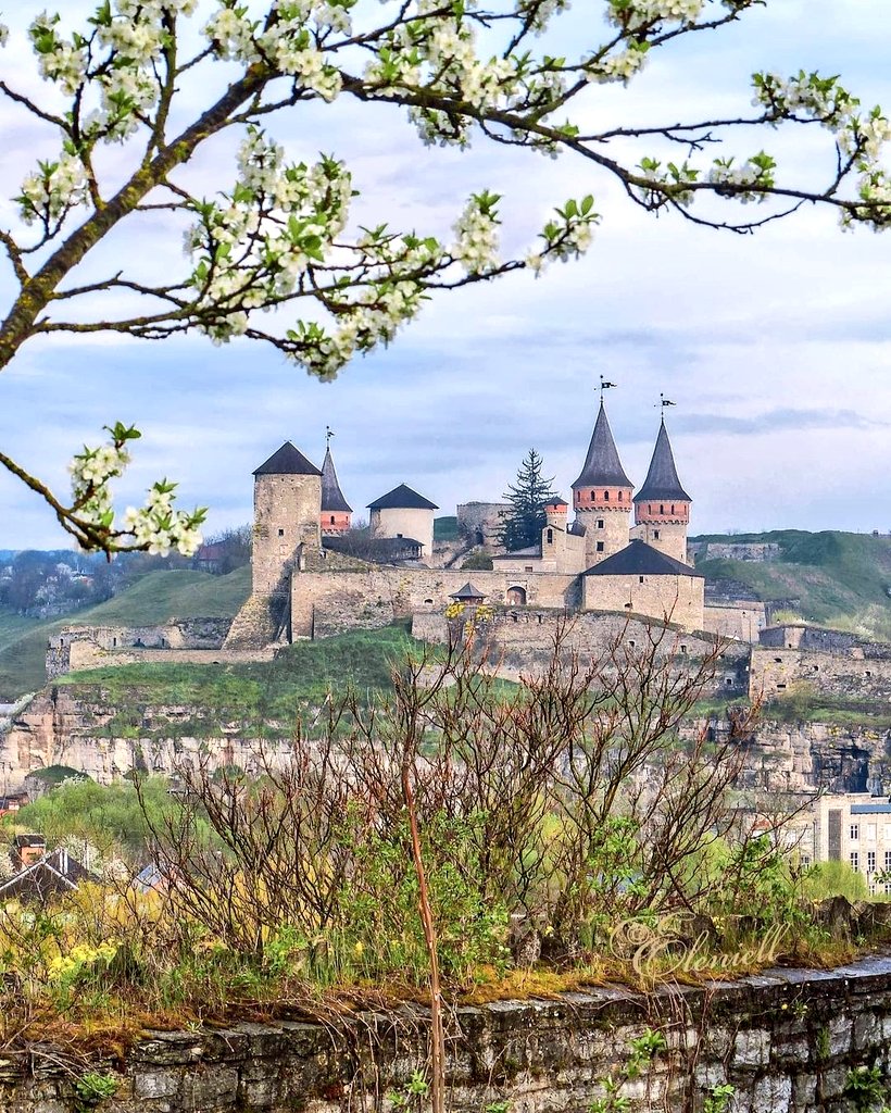 ❓Where are we in Beautiful 🇺🇦❓

✨🔹Beautiful Ukraine 300🔹✨
“Spring at Kamianets-Podilskyi Castle.” KHMELNYTSKYI OBLAST 📷:eleniell,2021/Instagram🔹This 14th-cen 🏰's a UNESCO World Heritage Site & one of the Seven Wonders of 🇺🇦

✨Share the Beauty of 🇺🇦✨
🔹Pls LIKE/BOOST/RT