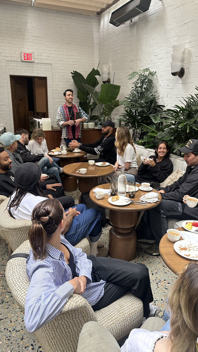 michaelmiraflor's tweet photo. Speaking of breakfast clubs for creatives, shout out to @Leland11 for organizing this AM. 

More of this energy, please. https://t.co/4COI0MZpIP