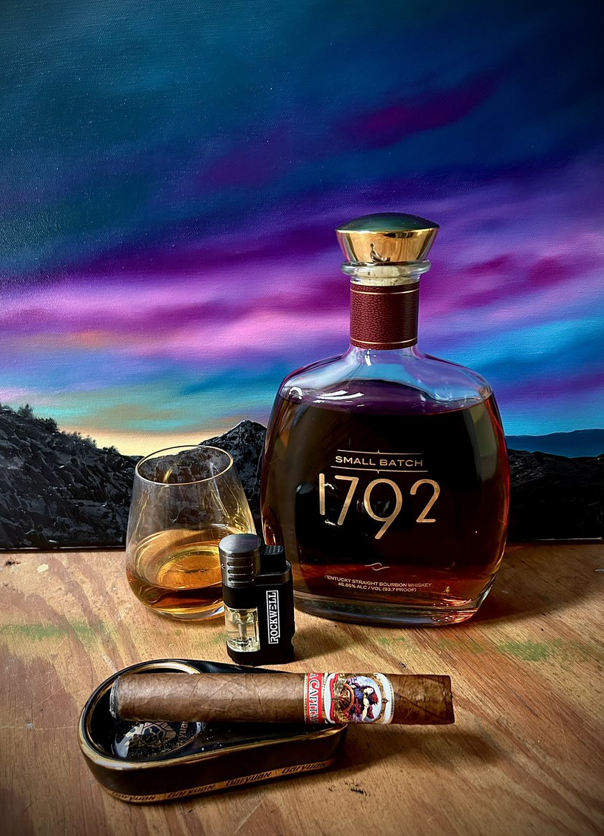 Finally back after another long work trip. Starting off tonight with a Villiger La Capitana, and a pour of 1792 Small Batch. #villigercigars #villigerlacapitana #1792bourbon #1792smallbatch #annapolisashtalk #cigarlifestyle💨💨💨 #cigarsandbourbon #cigars #bourbons