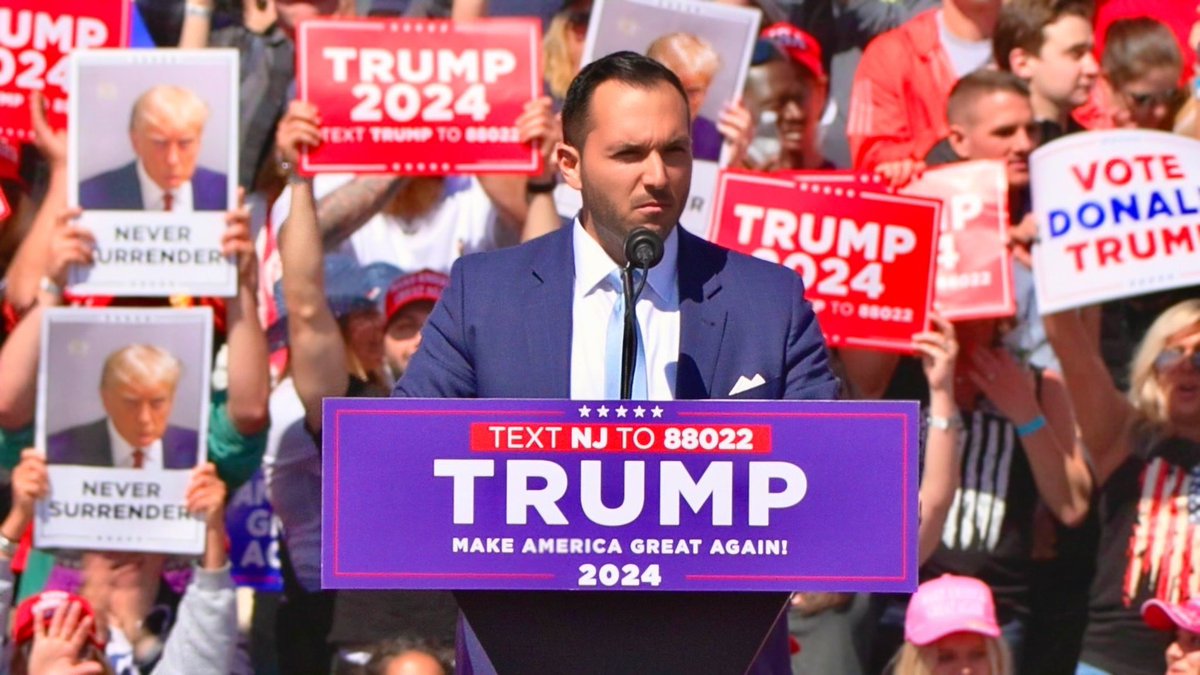 🚨NJ IS IN PLAY🚨 Polling shows President Trump is within FOUR POINTS of Crooked Joe! After our historic rally with 100,000 on hand- many say he’s taking the LEAD! Special congrats to our friend @MikeCrispiNJ for giving an electrifying speech and receiving a shout out from