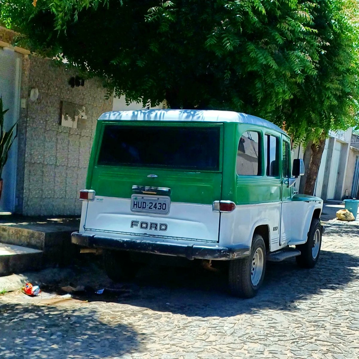 CarrosPodres's tweet photo. #Mercedesbenz #Ford #MB1113 #Rural https://t.co/FPkv0GVOmO