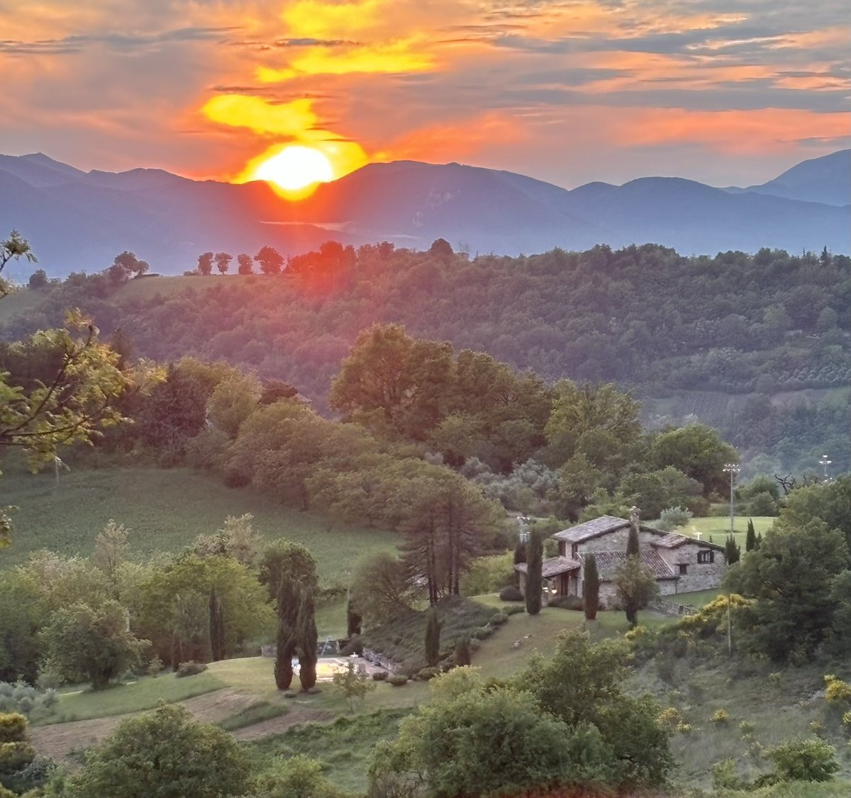 Sundown in Le Marche. Happy days with my dad.  🇮🇹❤️