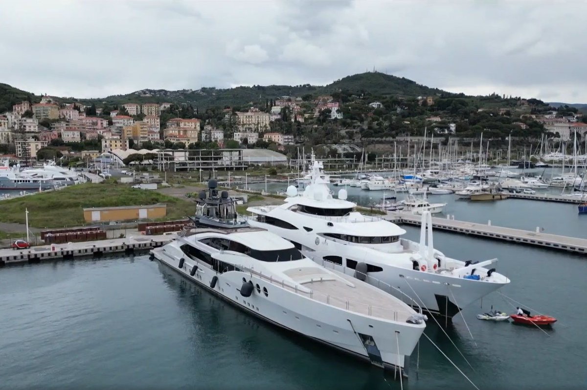 While Italy enthusiastically seized seven luxury superyachts from wealthy #Russian  oligarchs, its taxpayers were stuck paying the $35 million bills to maintain the floating palaces. Each vessel uses more than $11,000 of electricity for air-conditioning- 
luxurylaunches.com/transport/seiz…