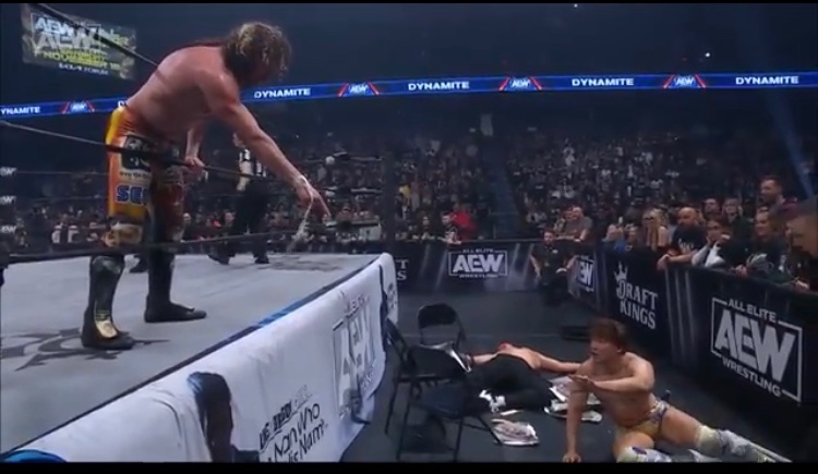 At 6 minutes 24 seconds Kyle Fletcher gives Kota Ibushi a jumping piledriver onto a restaurant menu & steel chairs. Then for some reason at 7 minutes 56 seconds he is up before Fletcher & just continues  on. Utter madness 

#AEWDynamite