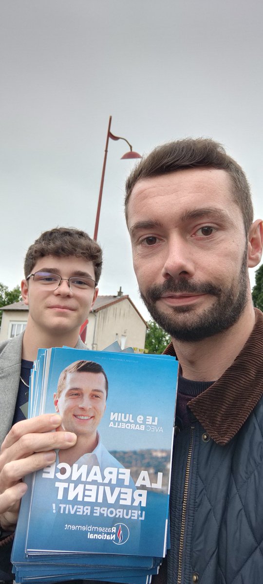 n_versaen's tweet photo. 🔵 Boitage pluvieux, boitage heureux ?
Nous étions ce soir avec @Antond_025 dans la petite commune de #Malicorne pour rappeler à l'ensemble des Malicornoises et Malicornois d'aller voter le 9 juin.
#VivementLe9Juin, un seul jour, un seul tour, un seul vote : @J_Bardella ! 🇨🇵 https://t.co/DipculUi1t