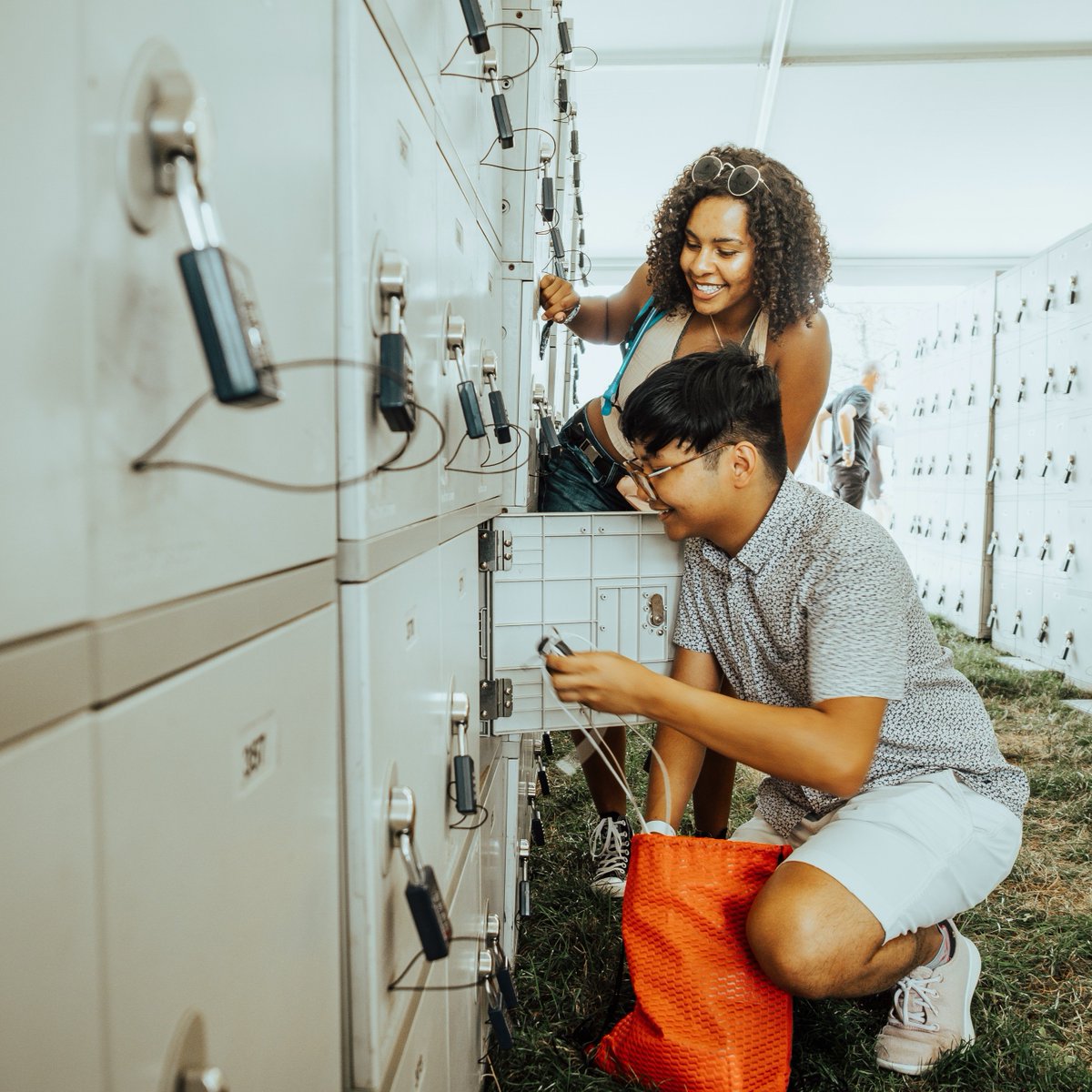free up your hands & reserve a locker in centeroo! you will have unlimited access to your locker during festival hours & if you rent a multi-day locker, you can leave items in it overnight 😎 bit.ly/4aGM8mF