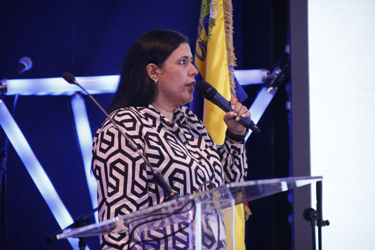 Mincyt_VE's tweet photo. #Ahora | La directora del Centro de Comunicación Social y Tecnologías Libres de la UBV, Marinella Vargas, en #Consi: Nuestro Estado tiene un sistema integrado de servicios y siempre busca modernizarse. 

👉🏼 https://t.co/NOxb2zK74e

#VenezuelaVaPaArriba https://t.co/ez6dFXiNzV