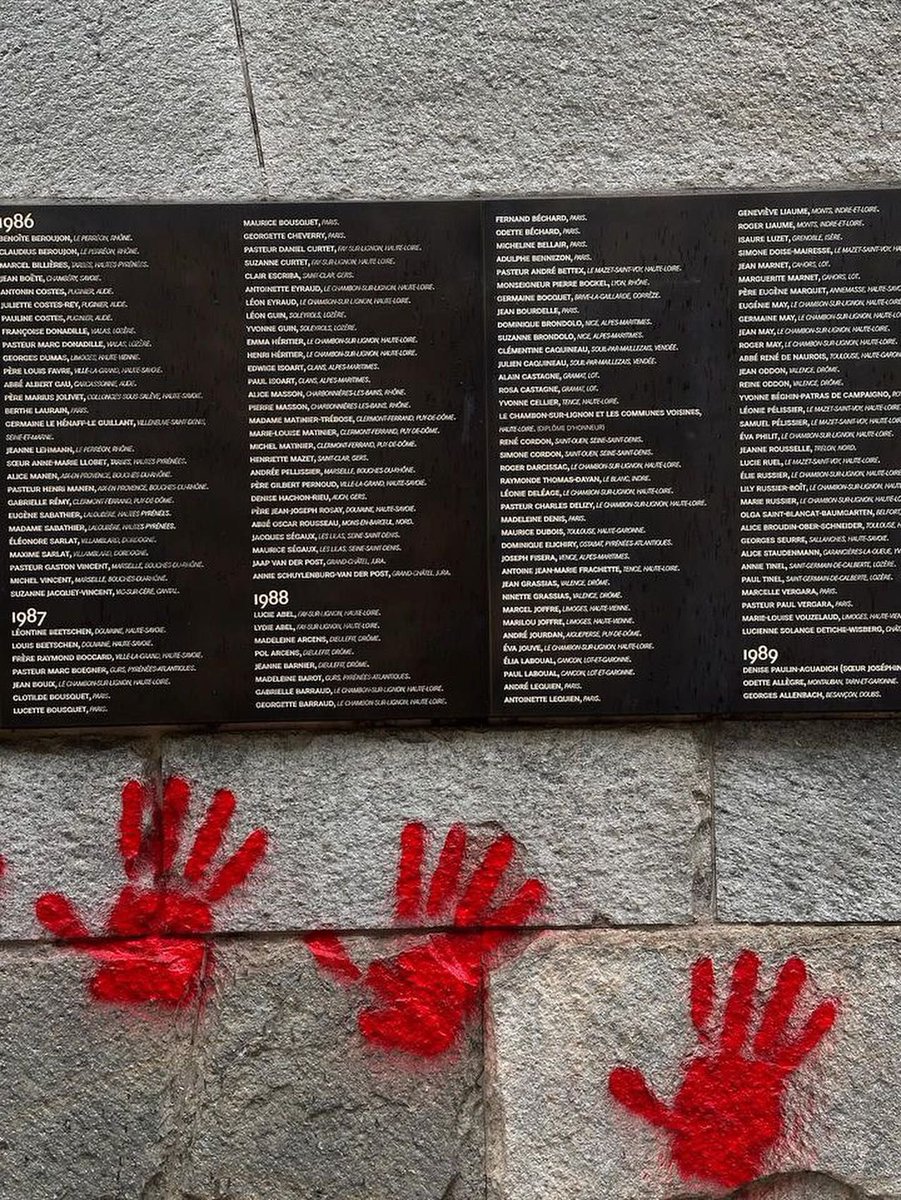 Insulte à notre mémoire, antisémitisme crasse : la profanation du mur des Justes avec ces mains rouges au Mémorial de la Shoah couvre de honte ses auteurs. Cela nous rappelle que la lutte contre l’antisémitisme est malheureusement un combat qui se conjugue au présent.
