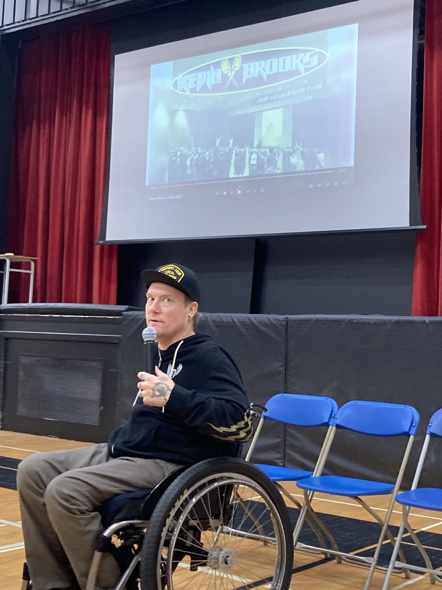 “Imagine if you woke up one day and couldn’t wiggle your toes”. ⁦@icbc⁩ road safety speaker Kevin Brooks gave a powerful presentation about his brush with death to ⁦@deltasd37⁩ Delview graduates. Congratulations 🥳 to all graduates,please 🙏 #DriveSafeBC ⁦