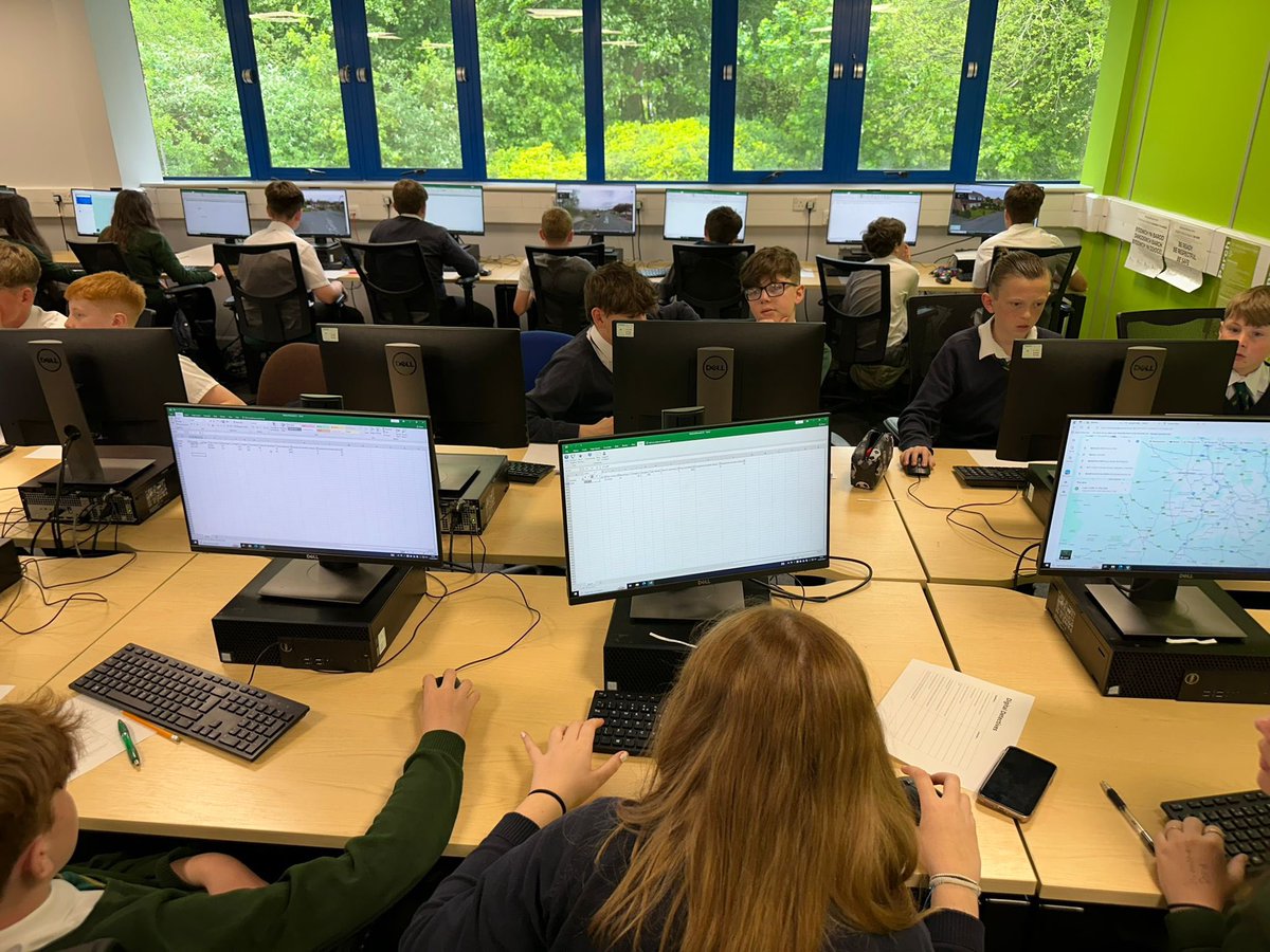 Dysgwyr blwyddyn 8 wedi mwynhau datblygu eu sgiliau meddwl a datrys problemau yn weithdy #CyberFirst. Diolch <a href="/technocamps/">Technocamps</a> am gydlynu a threfnu’r digwyddiad. 

Year 8 learners developing their problem solving skills at the #CyberFirst workshop, hosted by Technocamps.