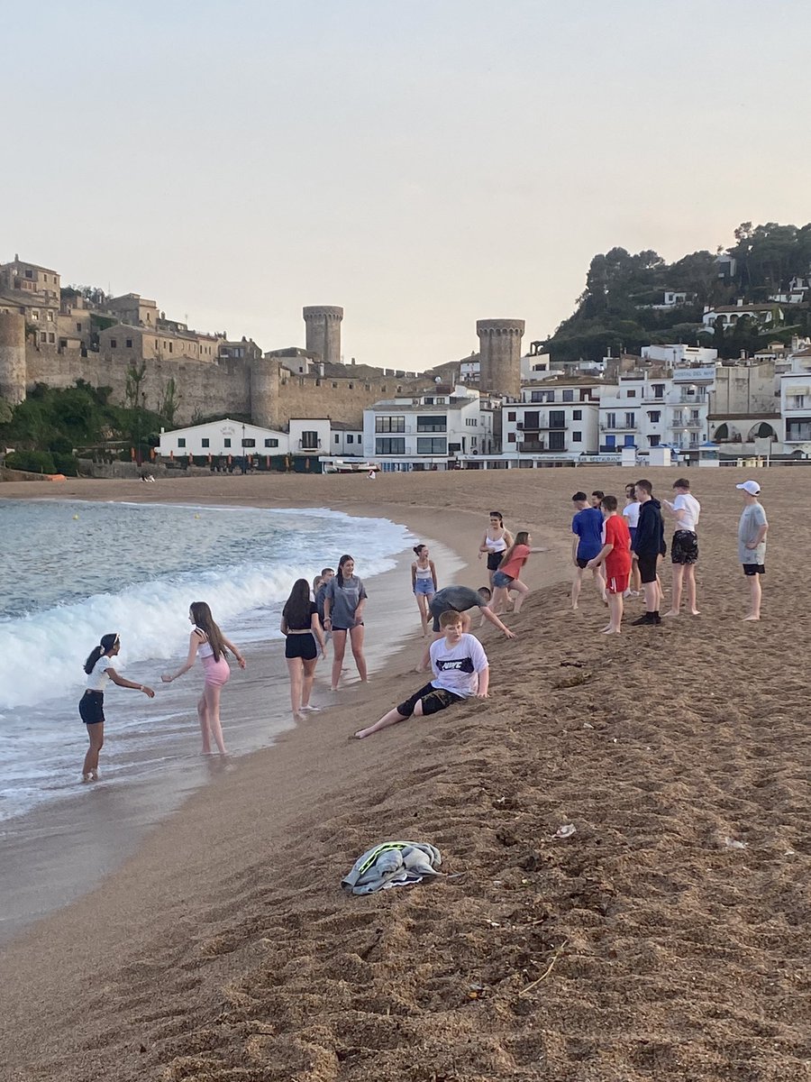 RhsModlangs's tweet image. A night at the beach! @renfrew_high
