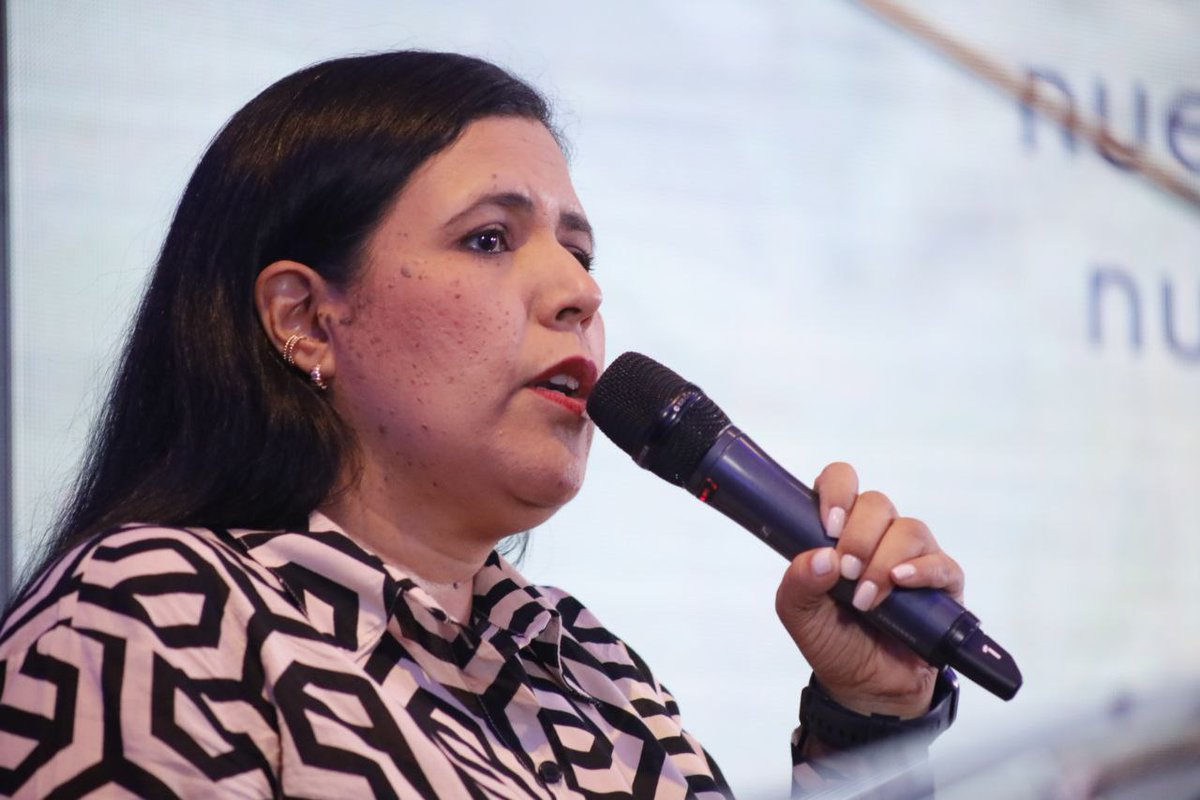 Mincyt_VE's tweet photo. #Ahora | La directora del Centro de Comunicación Social y Tecnologías Libres de la UBV, Marinella Vargas, en #Consi: Cuando hablamos de tecnología soberana hablamos de comunidad, innovación e investigación 

👉🏼 https://t.co/NOxb2zK74e

#VenezuelaVaPaArriba https://t.co/vEtpYZwO5L