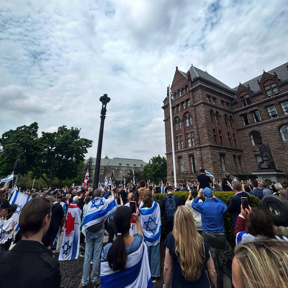 Today, we celebrate Israel's Independence Day, as a beacon of freedom, resilience & prosperity. 76 years. And Israel isn't going anywhere – and Ontario will always stand with you. Am Yisrael Chai 🕯️ Yom Ha’atzmaut Sameach! 🇨🇦 💙 🇮🇱
