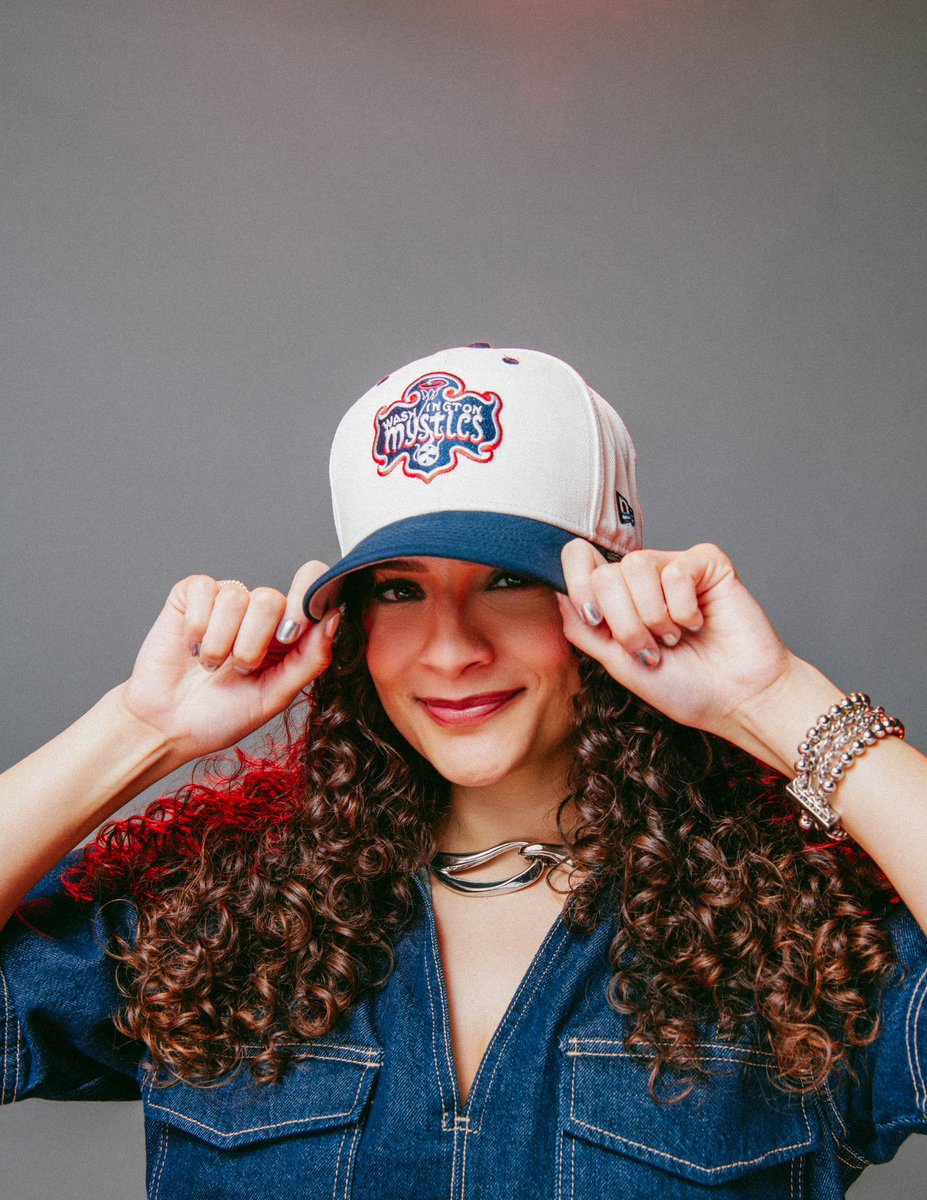 🧵I intentionally chose to rock with the @WashMystics for this @madeforthew x @lidshatdrop @lids campaign. The first WNBA team I covered when I decided to bet on myself and resign from my business ops job at ESPN (my first job out of college). DC changed my career and life.