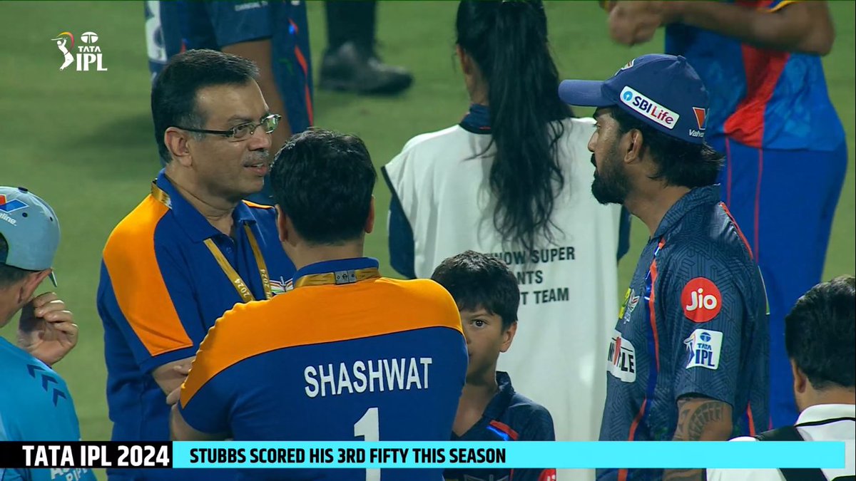 Sanjiv Goenka chatting with KL Rahul after the match.(With a smiley 😊 face).
#DCvsLSG 
#KLRahul 
#SanjivGoenka 
#IPL2024