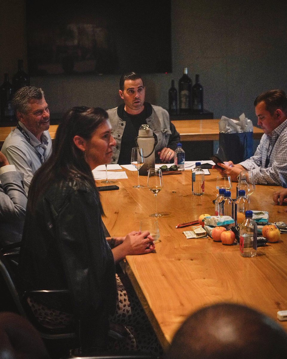 Throwback to Napa, CA last year... we had an unreal night at Silver Oak with our friends at Lineage topped off with a sneaky surprise drop in by our guy JT 🙌🏼