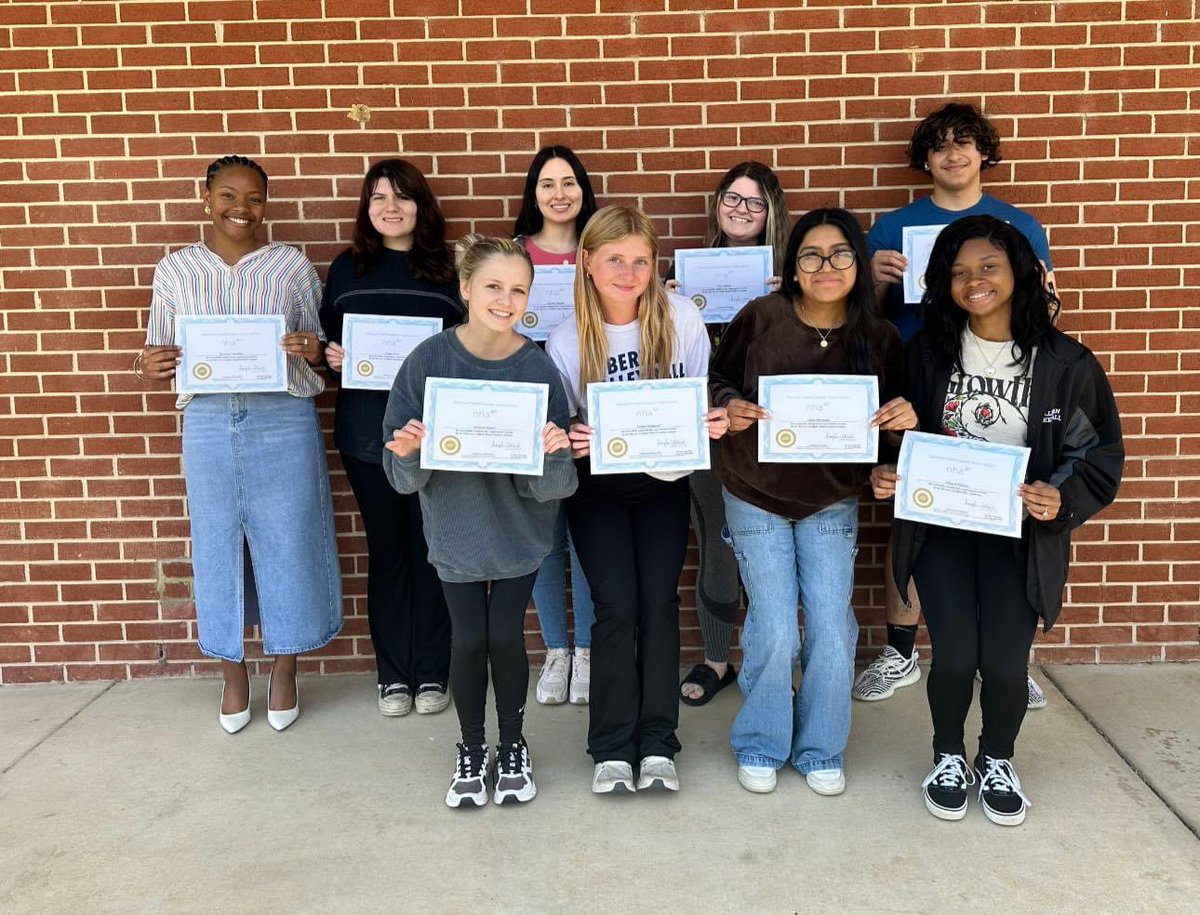 So excited for these 9 Health Science seniors!! 8 Certified Medical Assistants and 1 Certified EKG Technician! #FutureHealthcareProfessionals
🎓🩺👩🏼‍⚕️🚑❤️