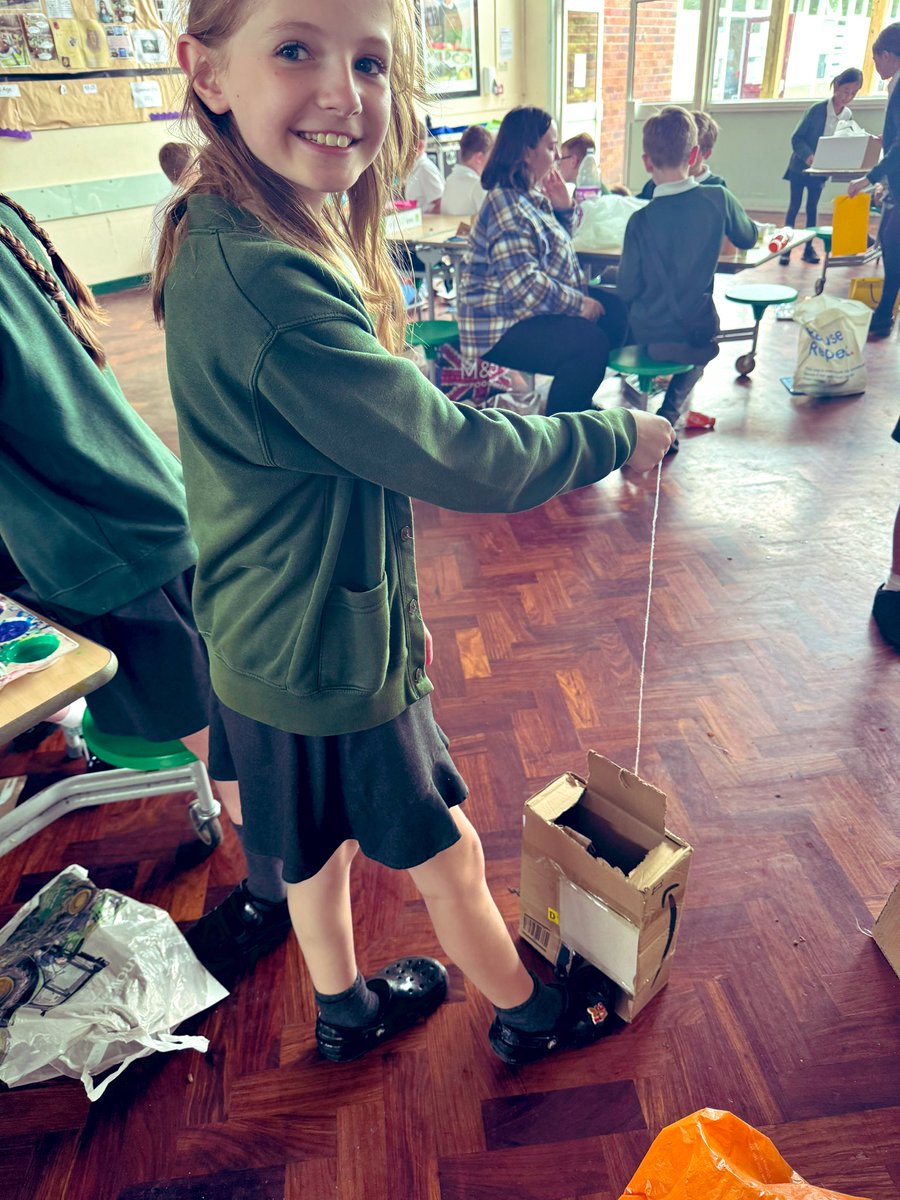 A homemade, recycled pedal bin - genius! 

@GretaThunberg would be proud! 

#SAVEOURPLANET 

@Woodlands5MG