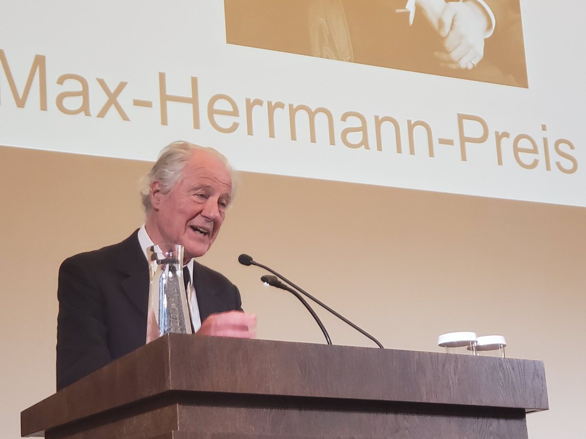 Très honoré de participer à la remise du Prix Max Hermann 2024 par @ArminLaschet à Eric de Rothschild, Président du @Shoah_Memorial, en sa qualité de cofondateur du @ProjetAladin. Bravo pour vos propos pleins d'espoir et merci à la @stabiberlin pour son accueil. @SecBlinken