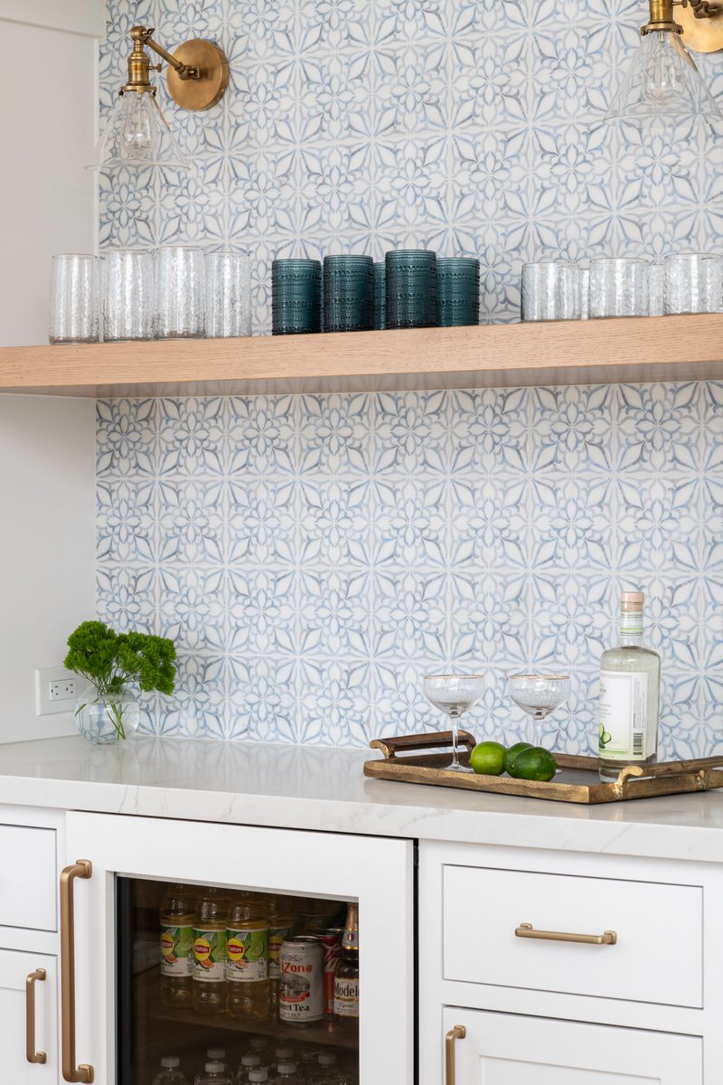 What better way to toast the weekend than with a shot of our #crestdeville bar?

📷: @leighannrowe
Design: @tayharrison