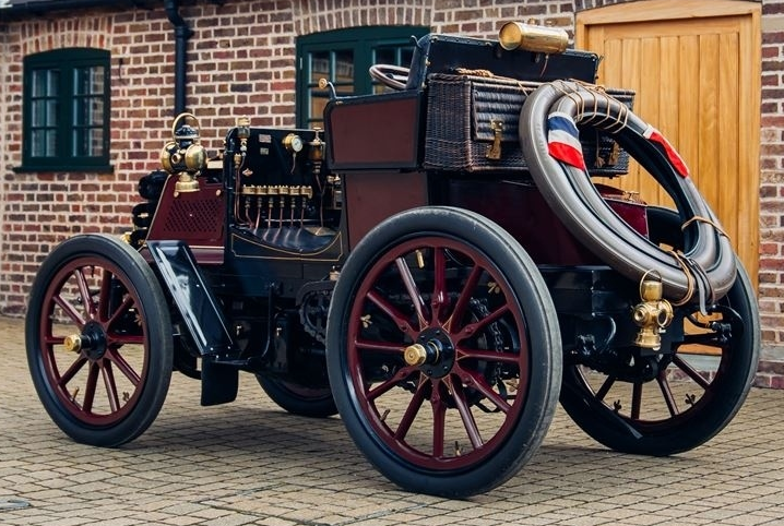 UltimativCars's tweet photo. Look at this beauty, I just re-discovered through @DK_Engineering:
a #Panhard-#Levassor| #PanhardLevassor #M4E #8HP from 1898.
https://t.co/tbVkgomPlI
Here, the route map is the driver's brain, while the touchscreen transmits the outlook to your mind, your eyes have just caught. https://t.co/vGF7X4DYwp
