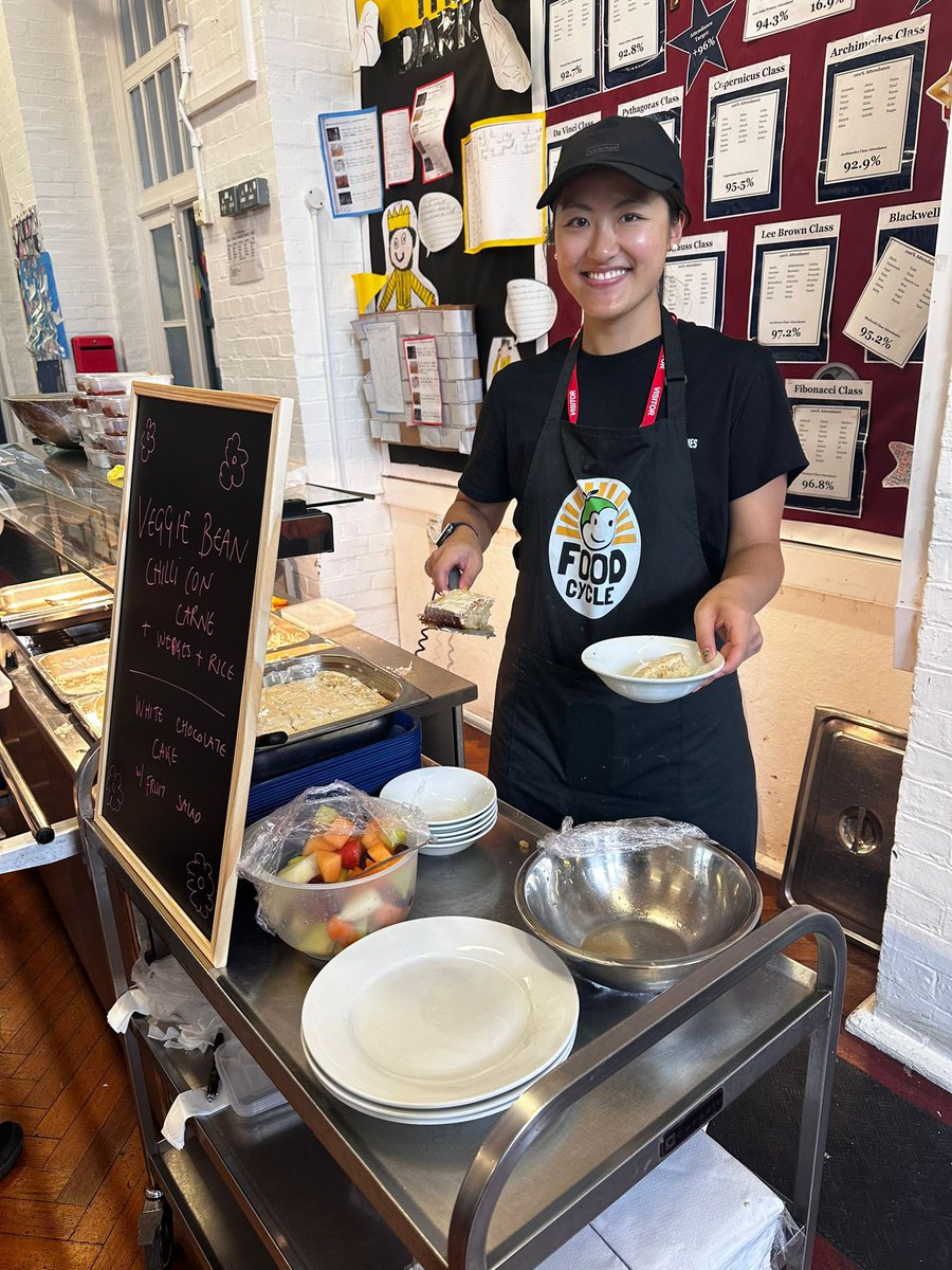 Thrilled by the success of tonight's community meals!😁🍛Our deserving families enjoyed a delicious hot meal and a delightful dessert, creating a warm and memorable evening for everyone.💛 @foodcycle @ArkSchools @MattJones_Globe