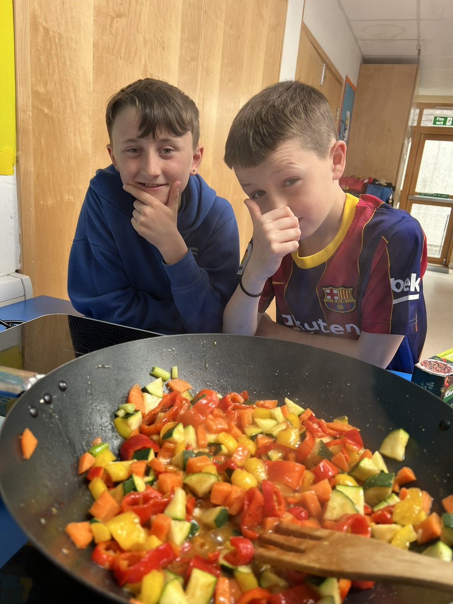 Community in Schools (@pennypit_cis) on Twitter photo P3 SCHOOL COOKING <a href="/PrestonTowerPS/">Preston Tower Primary School</a> | We cooked an amazing veggie stir fry and tasted some yummy food 🥕 🫑
A massive thank you again to our P6 helpers and <a href="/PrestonLodgeHS/">PLHS</a> <a href="/PrestonLodgePSF/">PLHS Pupil Support Faculty</a> work experience students 🙌
#CommunityInSchools #PartnershipWorking P3 SCHOOL COOKING <a href="/PrestonTowerPS/">Preston Tower Primary School</a> | We cooked an amazing veggie stir fry and tasted some yummy food 🥕 🫑
A massive thank you again to our P6 helpers and <a href="/PrestonLodgeHS/">PLHS</a> <a href="/PrestonLodgePSF/">PLHS Pupil Support Faculty</a> work experience students 🙌
#CommunityInSchools #PartnershipWorking