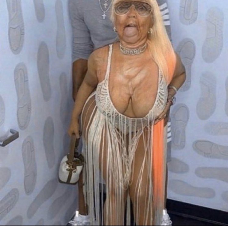 khiamei's tweet image. cwalling all barbss  #LogOutYaPhone 🩰🩰🎀👀