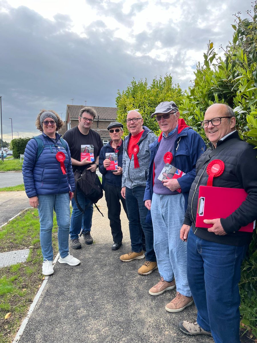 Great to be back out with #WorthingWest #TeamLabour this eve ❤️🌹 Lovely warm reception in East Preston, telling us they are ready for a GE and ready to vote for change 🤝 #lovewhereyoulive #VoteLabour🌹
