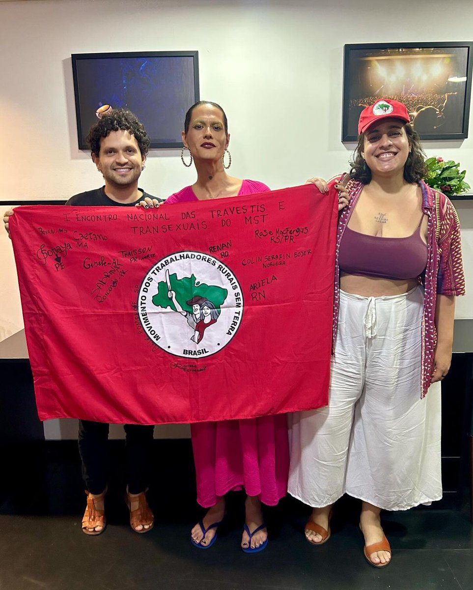 Filipe Catto recebe o coletivo de cultura do MST no Rio Grande do Norte. A cantora é próxima ao MST e sempre foi uma grande apoiadora da reforma agrária. Em sua passagem por Natal, recebeu o coletivo de cultura do Estado para um bate papo e na ocasião. 
#TodosPelaReformaAgrária