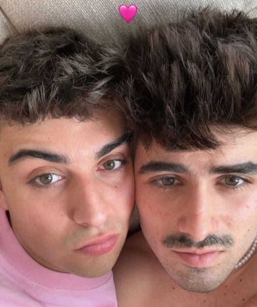 waitfxrit's tweet image. 