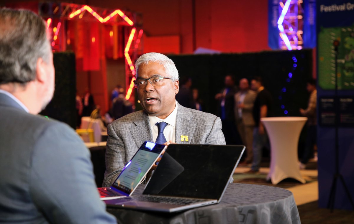 theCUBE's tweet image. Answering your #AIinfra questions ⚡ #theCUBE analysts are on-site with @NetApp
theCUBE.net

Exclusive insights with @NetAppCEO and @GabieBoko as our analysts get details on the company’s latest unified data storage launch.

🔴 We’re live now!
…