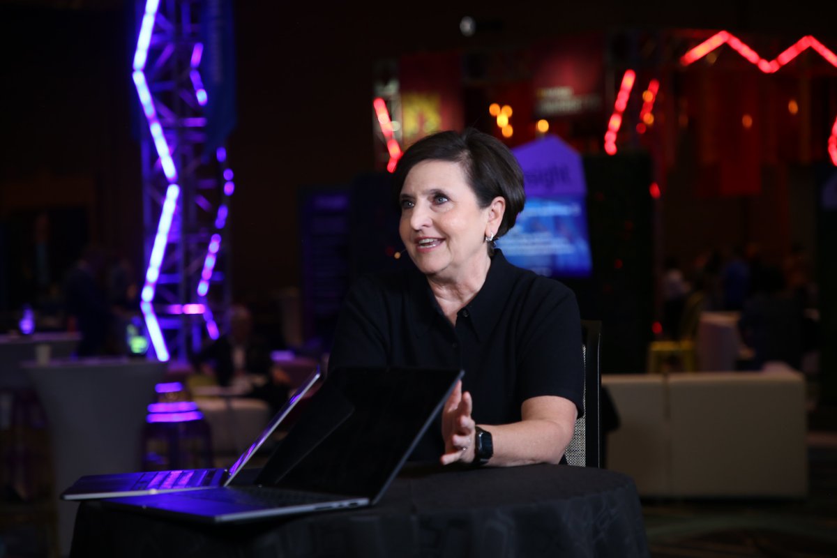 theCUBE's tweet image. Answering your #AIinfra questions ⚡ #theCUBE analysts are on-site with @NetApp
theCUBE.net

Exclusive insights with @NetAppCEO and @GabieBoko as our analysts get details on the company’s latest unified data storage launch.

🔴 We’re live now!
…