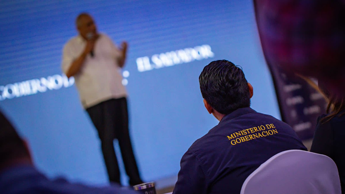 #GobernadoresEnAcción Nuestro Gobernador de San Salvador, @eduardogodoy89, asistió al taller 'Los frutos bajo el desarrollo económico local en los primeros 100 días de su Gestión Municipal', impulsado por @CONAMYPESV.