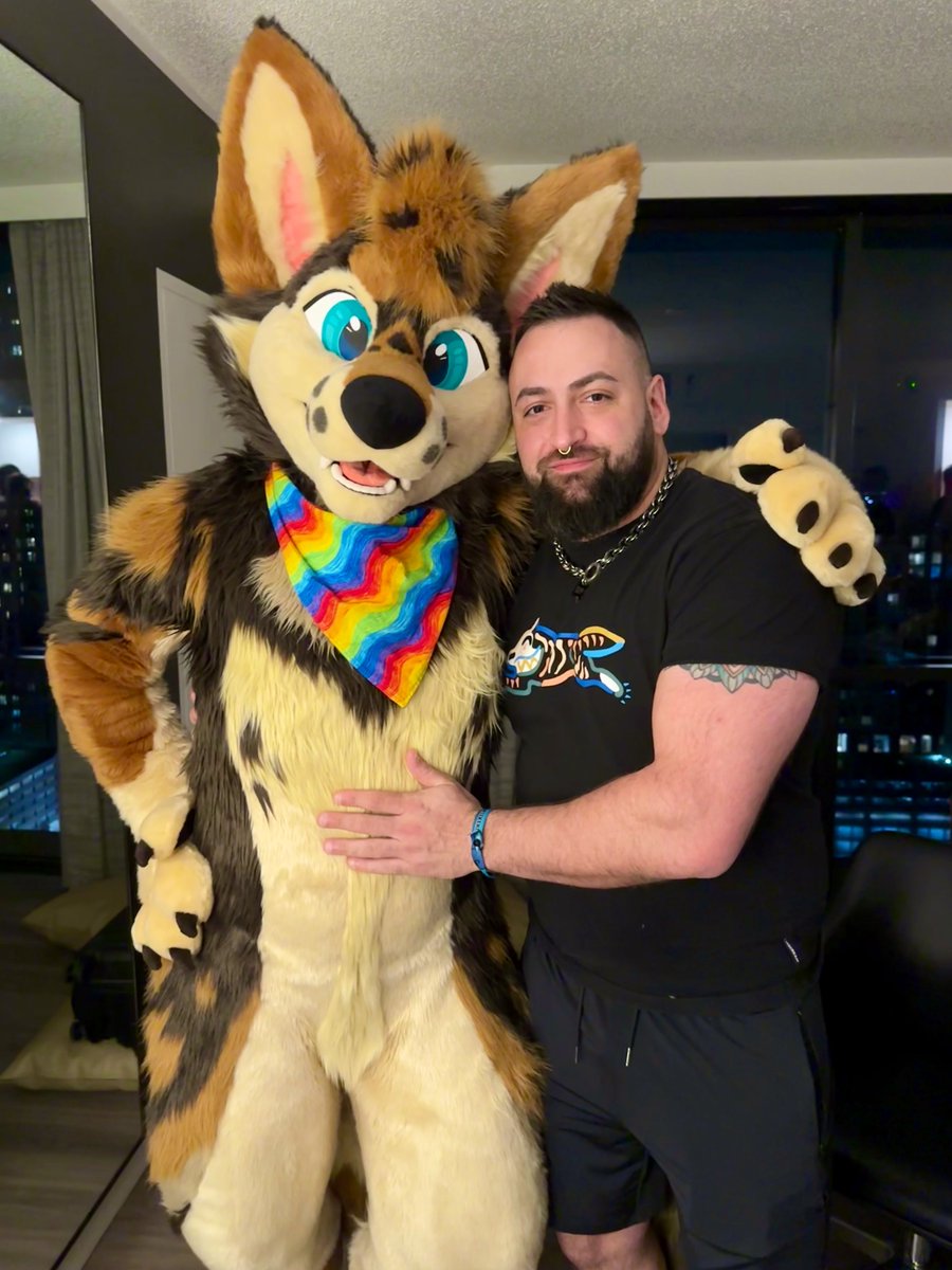 My last night at FWA I got a chance to meet one of the coolest yotes @ChaparralCoyote