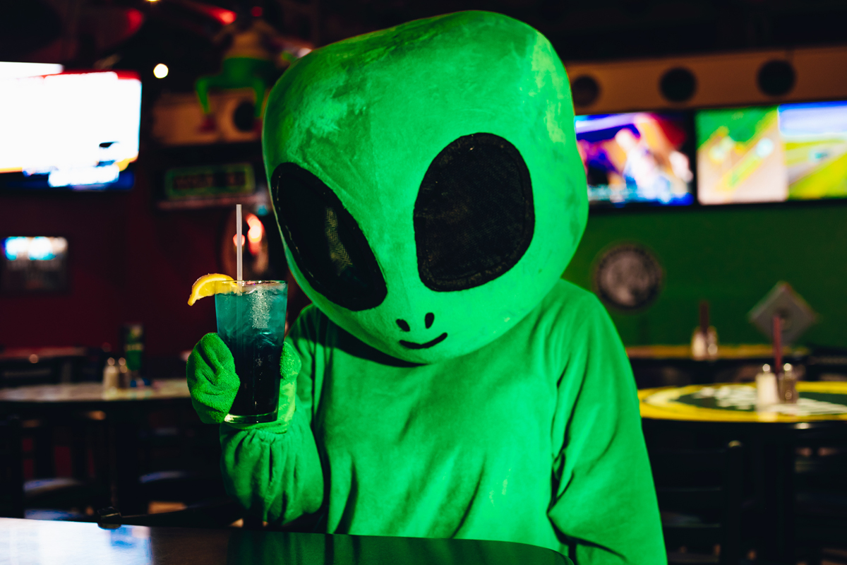 Looks like someone's having a blast at happy hour—martian style! 🍹

👽 Whether you're from this world or beyond, a good drink with a twist of lemon knows no boundaries. 

Cheers to universal good times and interstellar sips! 

#spacealiens #sodalover #alienslover